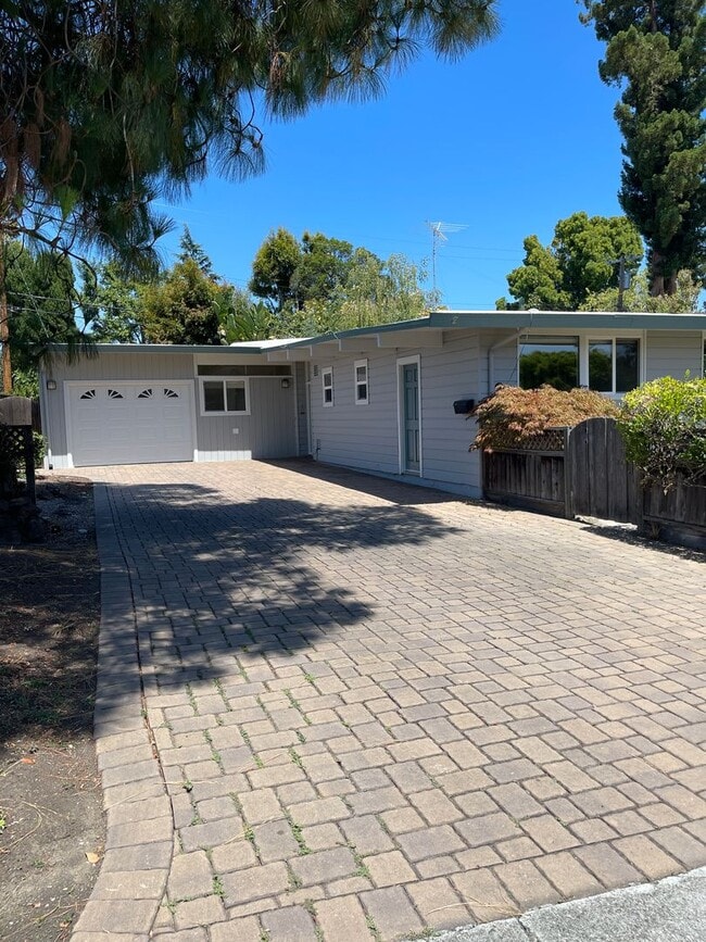 Building Photo - Wonderful airy and lightfilled Eichler, walk to schools