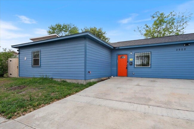 Building Photo - 2902 S Laredo St Rental