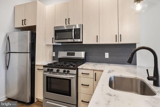 Photo - 2526 W Girard Ave Unit 1