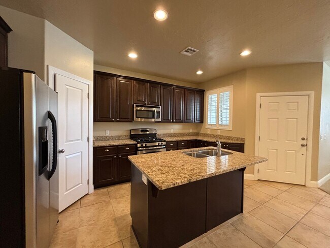 Photo - SPACIOUS TOWNHOME FOR RENT!