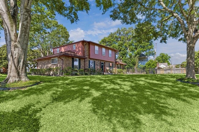 Photo - 3232 Parkwood Dr