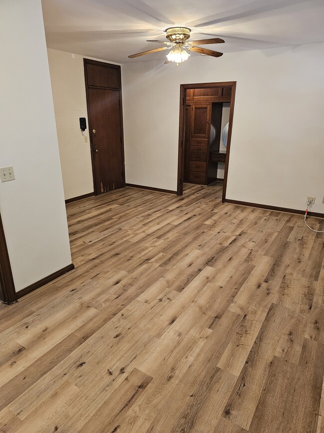 Photo - 254 Senator Pl