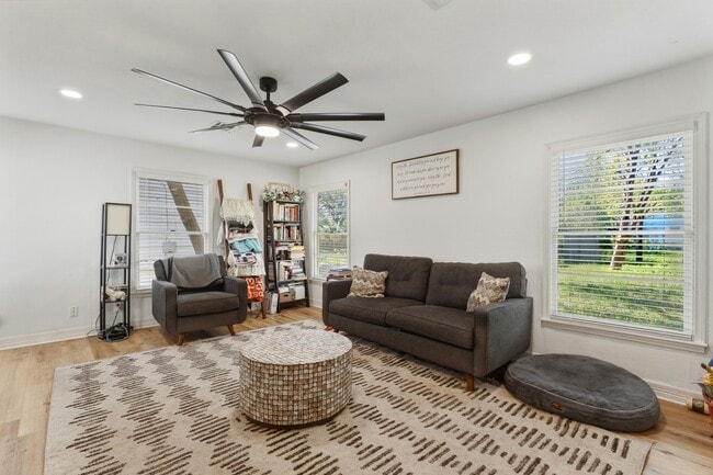 Photo - 3921 Maple Ave