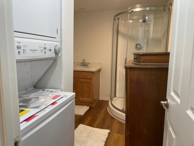 Building Photo - FULLY FURNISHED MONTH-MONTH RENTAL