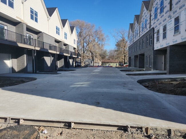 Building Photo - 2001 Franklin St Unit 4