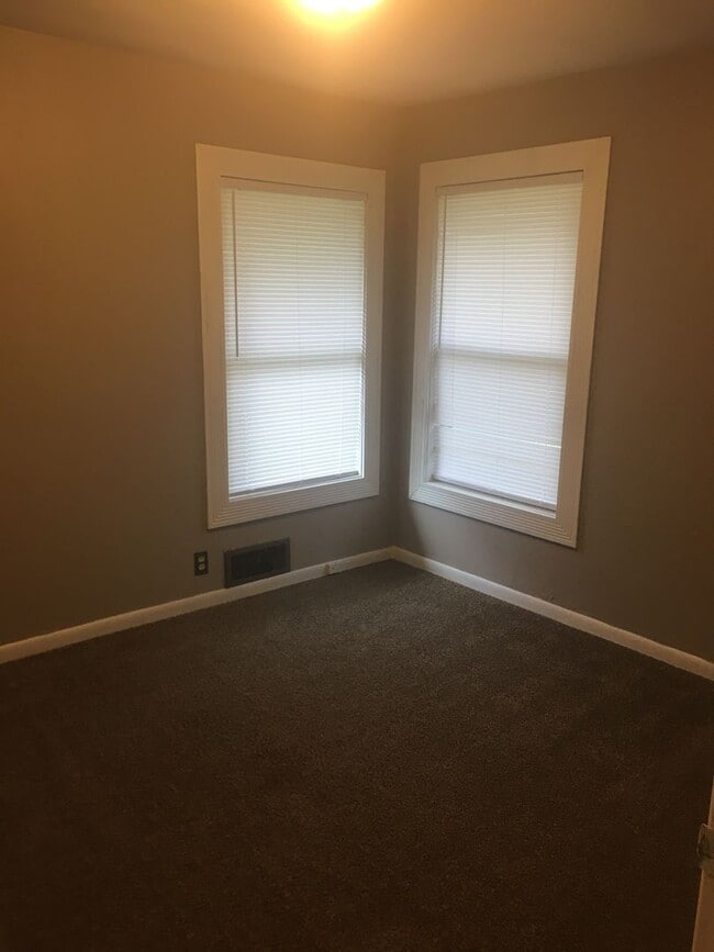 Photo - 3 Bedroom / 2 Bath Home Located Minutes from Downtown Lowell!