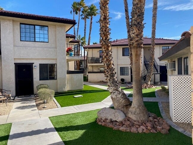 Building Photo - 1 Br Condo on lower level! Gated community Unit 59