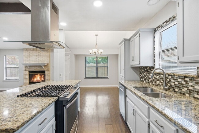 Photo - 401 Oakridge Pass