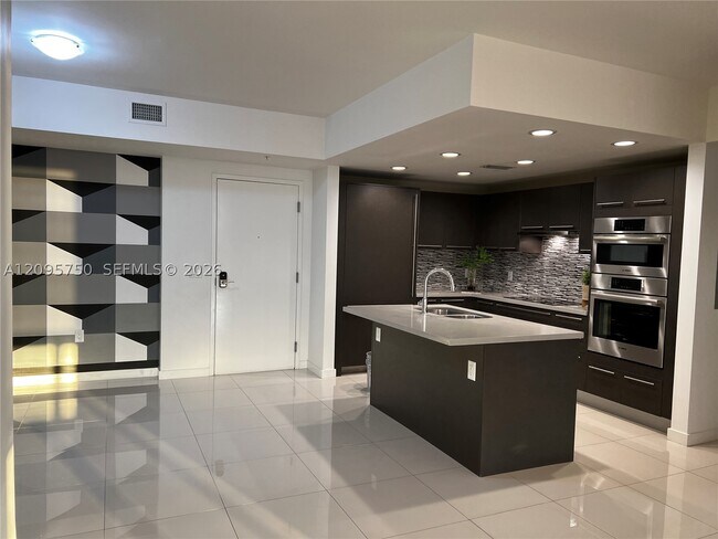 Building Photo - 7825 NW 107th Ave Unit 312