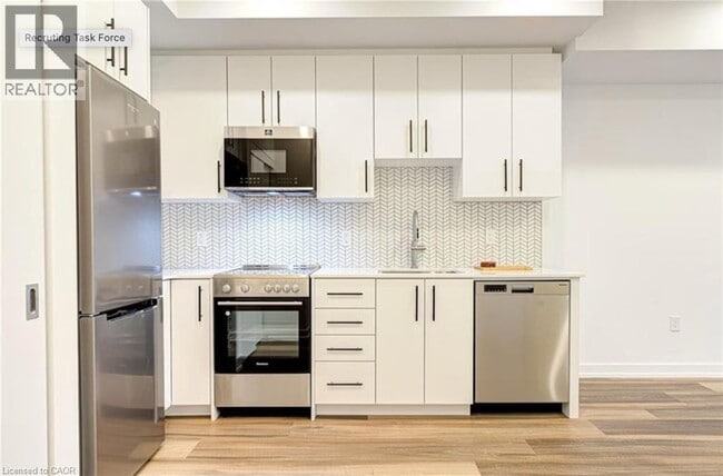 Photo - 15 Wellington St S Unit 1707