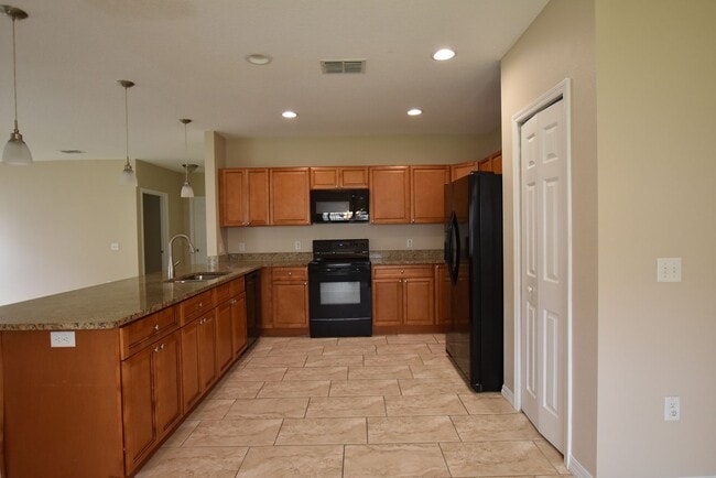 Photo - 527 Bristol Cir