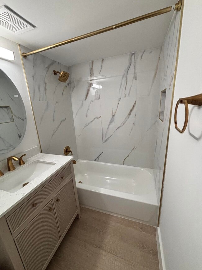 Building Photo - 924 SE 2nd St Unit 22