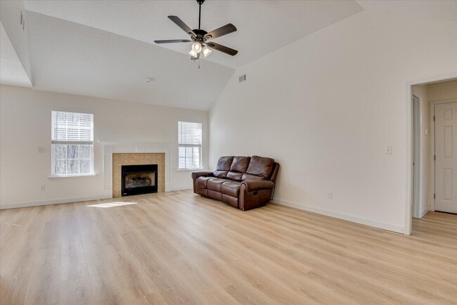 Photo - 909 Watsonia Dr