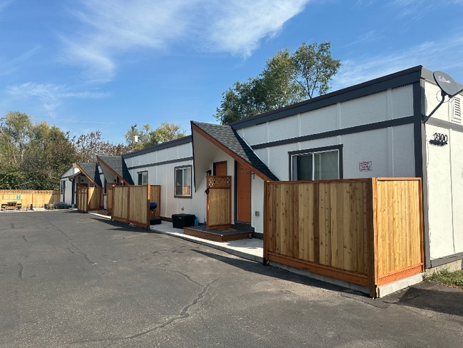 Photo - 2300 McDonald Ave Unidad 2