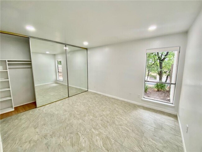 Photo - 6910 Hart Ln Unidad 403