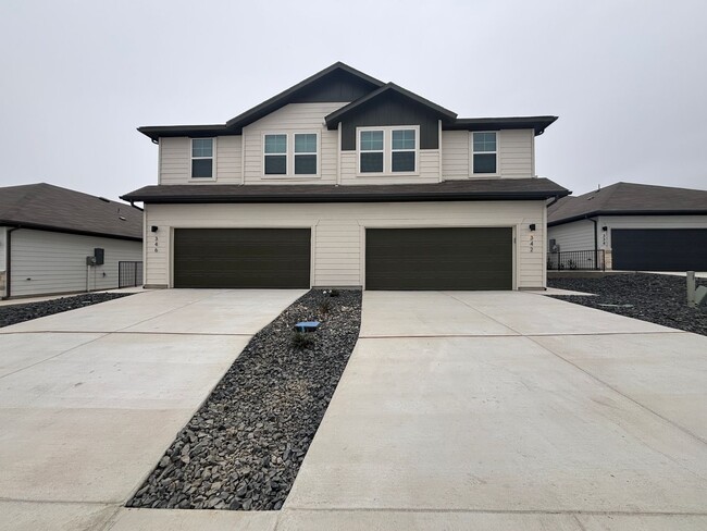 Building Photo - Want luxury living in the Far West ...Look no further...Amanda Park is it!