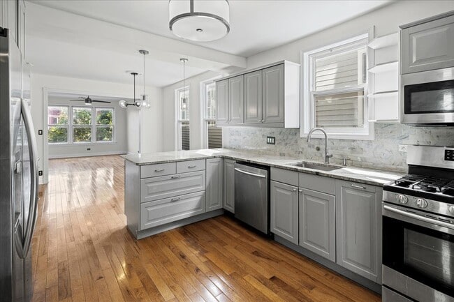 Photo - 2032 N Whipple St