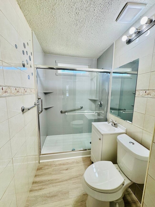 Photo - 1602 Klauke St