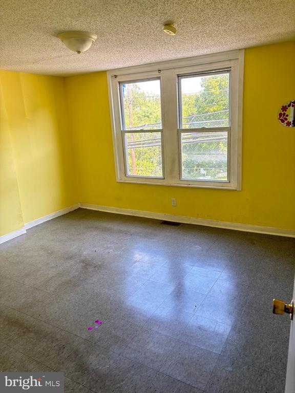 Photo - 416 E Oak St