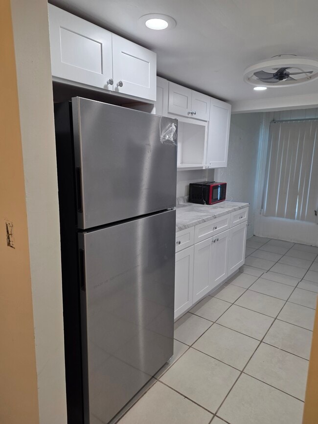 Building Photo - 1 Abbey Ln Unit 204