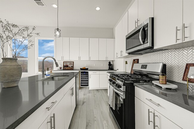 Photo - 3313 Baer St