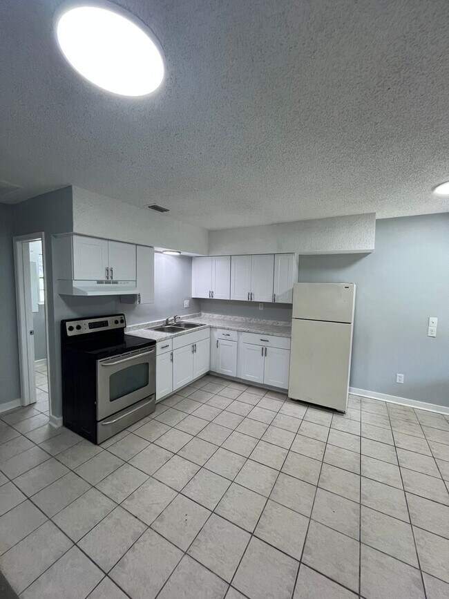 Photo - Spacious 1BR/1BA Duplex !