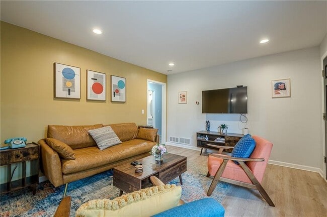 Photo - 3833 Bakers Ferry Rd SW