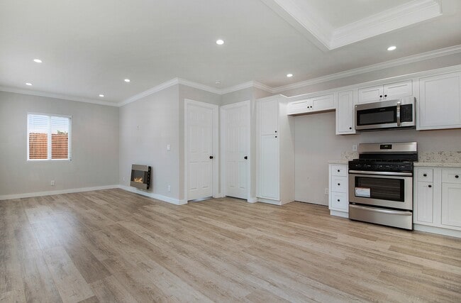 Building Photo - Olive Avenue Triplex Unit 2255 Olive Ave Rental