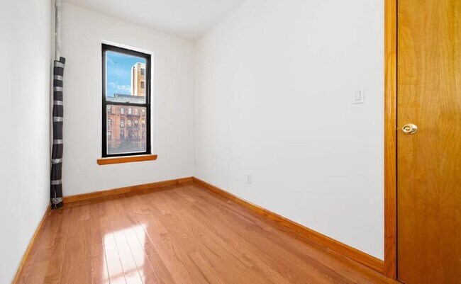 Photo - 328 E 14th St Unidad 10