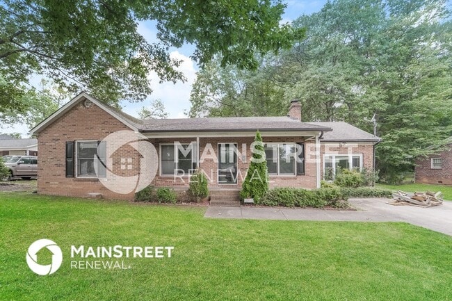 Building Photo - 1111 Woodhaven Dr