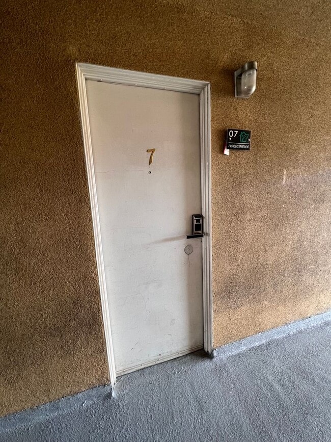 Located in Old town Yucca Valley - Located in Old town Yucca Valley House