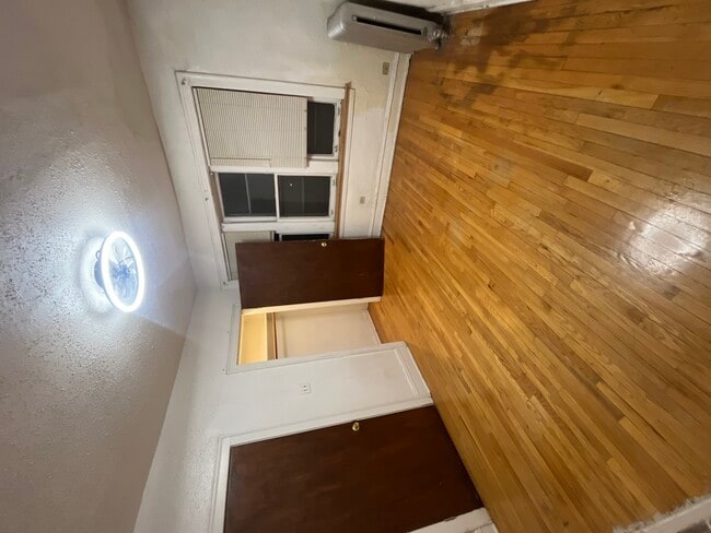 Photo - 2408 E 77th St