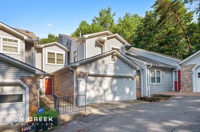 Building Photo - 8 Briar Knoll Ct
