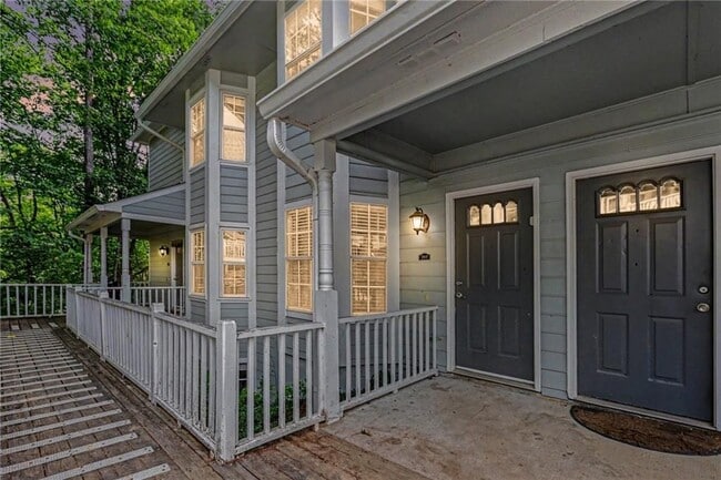 Building Photo - 3960 Riverlook Pkwy SE Unit 203