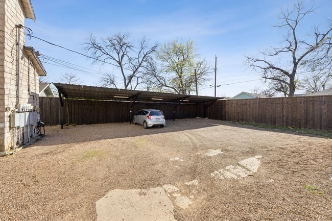 Photo - 605 S Oak Cliff Blvd Unit 2