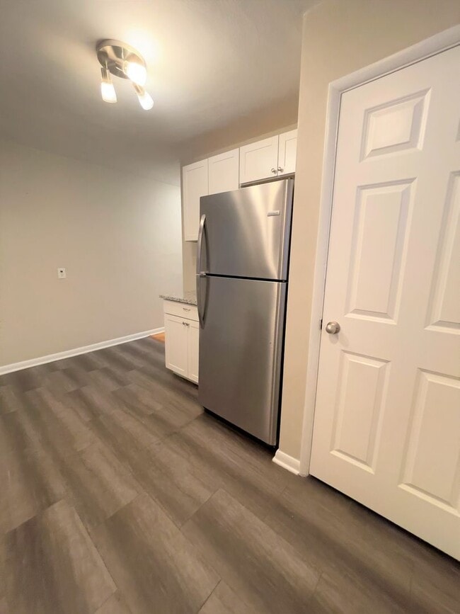 Photo - Clayton Ave (6521-23) Unit 6521