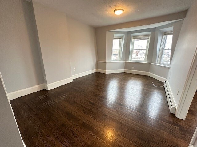 Photo - 10 Cross St E Unit 3
