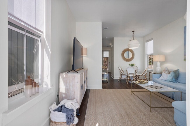 Photo - 2207 Government St Unit SI ID1473616P