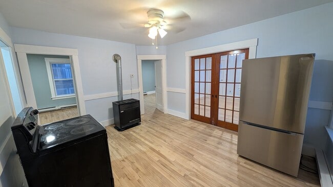 Building Photo - 412 Burgess St