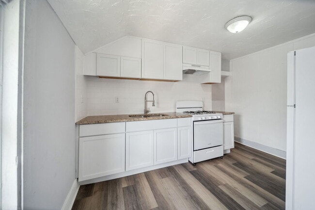 Photo - 132 Akin Ave Unit B