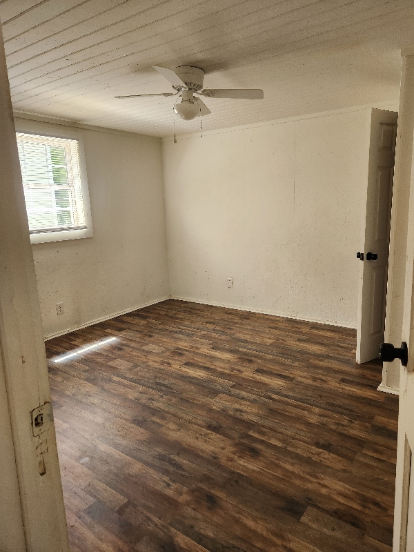 Photo - 715 White Oak Ln