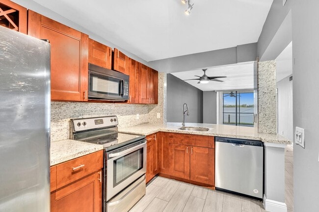 Building Photo - 109 Lake Emerald Dr Unit 108