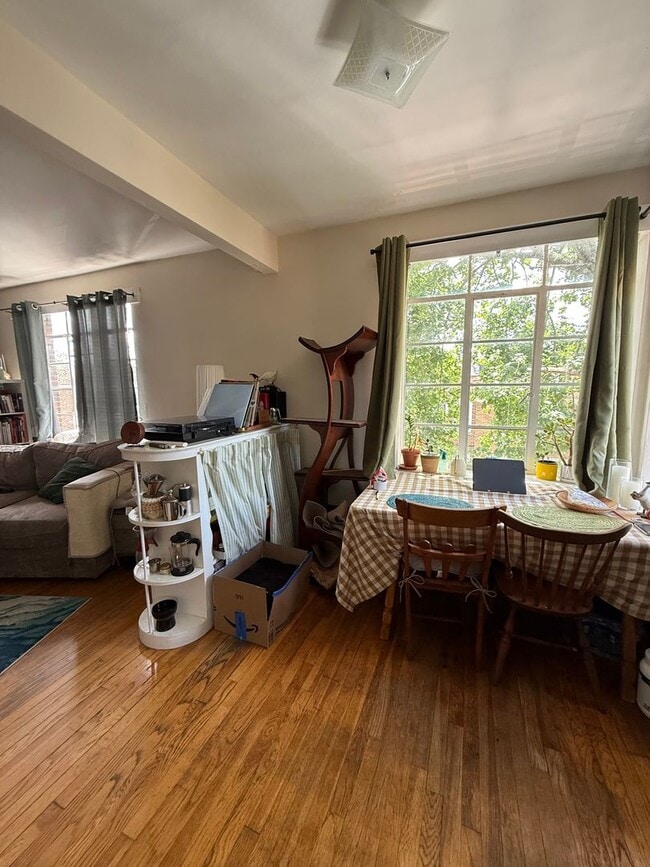 Photo - Sunny, Spacious Brighton / Cleveland Circle Area 1 Bed on Strathmore Rd.  NO FEE