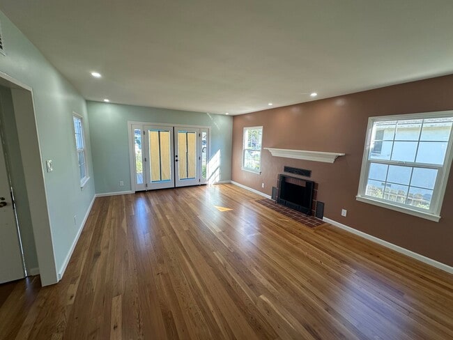 Photo - Cute NE 2 Bedroom, 1 Bath Home close to Hancock College