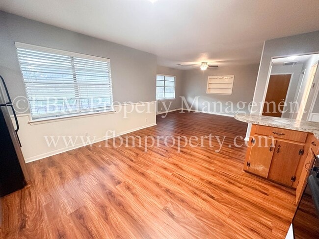 Photo - 603 E Lampasas St