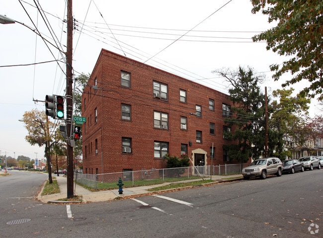 Building Photo - 1000 OTIS ST NE