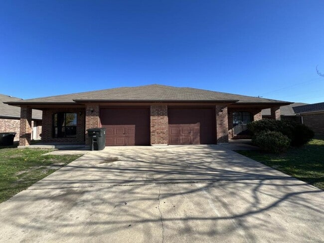 Building Photo - 3706 Dustin Ct