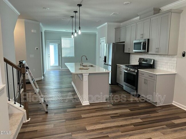 608 Gimari Dr