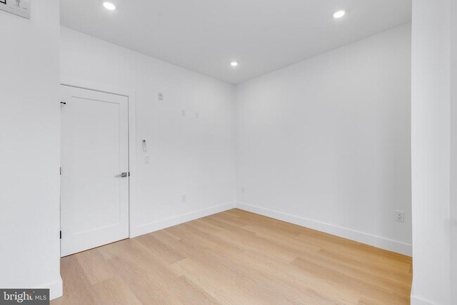 Photo - 178 W Seymour St