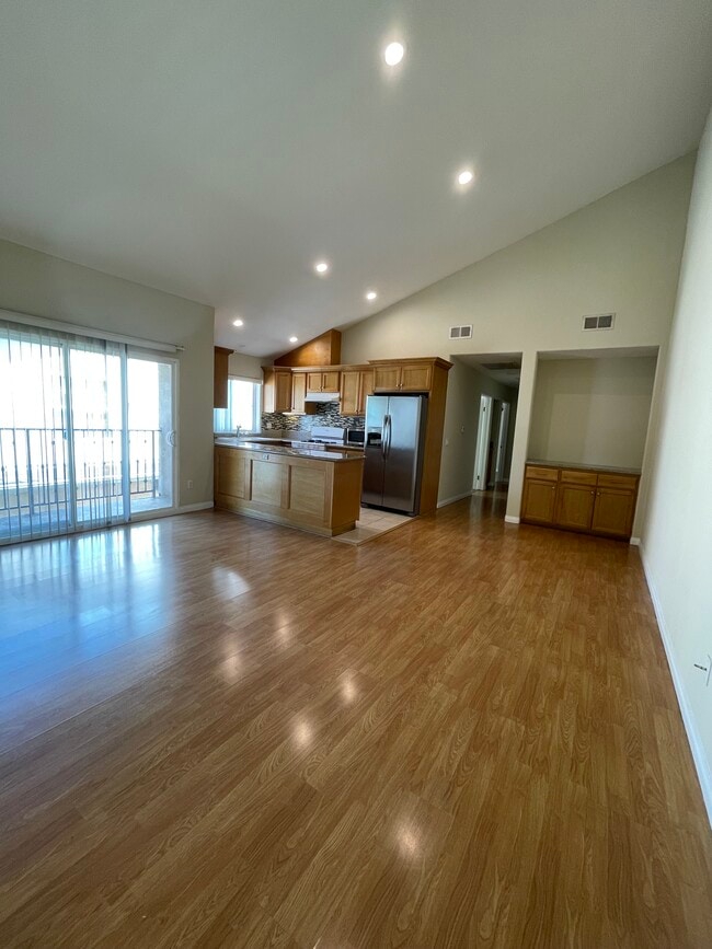 Photo - 13806 Vanowen St Unidad 4